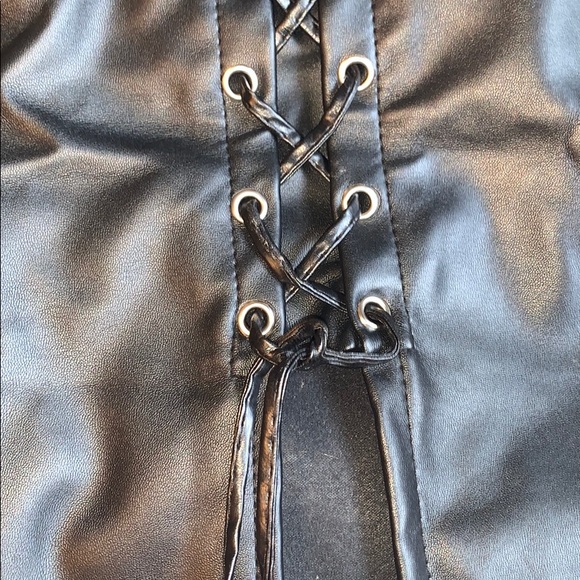 Faux leather skirt - Picture 3 of 5